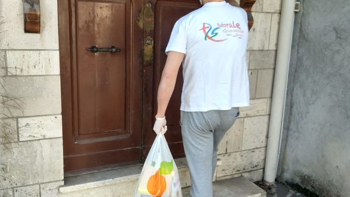 I FINANZIERI FANNO LA SPESA PER CHI È IN DIFFICOLTÀ