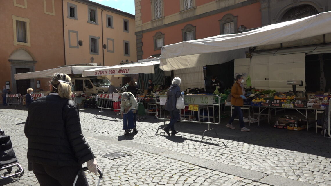 RIFACIMENTO SEGNALETICA ORIZZONTALE PER LA RICOLLOCAZIONE DEI BANCHI DEL MERCATO IN PIAZZA DEL POPOLO (GIORNATA DEL SABATO)