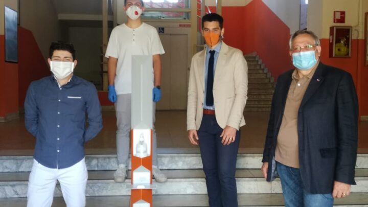 ASSOCIAZIONE GENITORI E PRIVATI INSIEME PER DONARE COLONNINE IGIENIZZATI ALLE SCUOLE DELLA CITTÀ