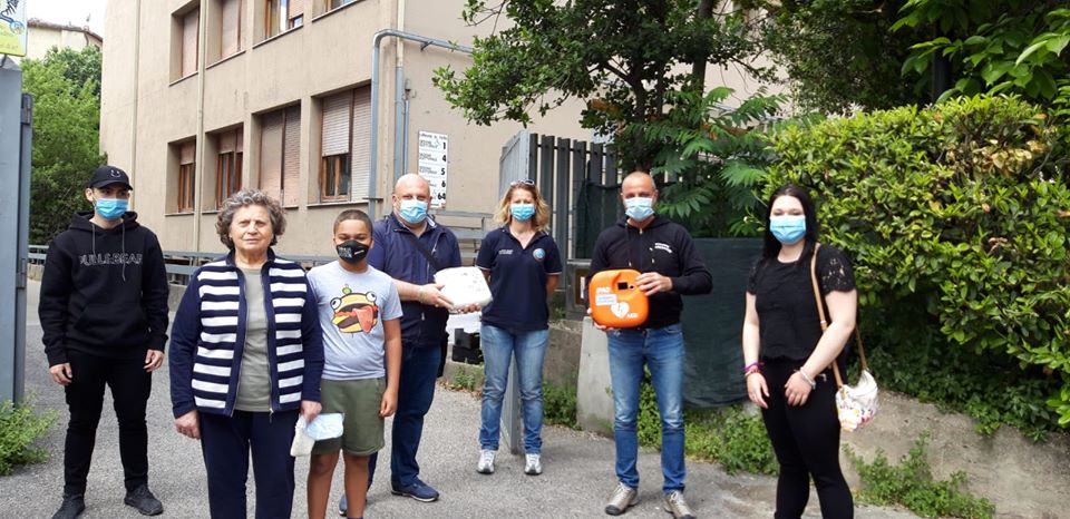 UN DEFIBRILLATORE ALLA SCUOLA MAZZINI IN MEMORIA DI LUIGI 
