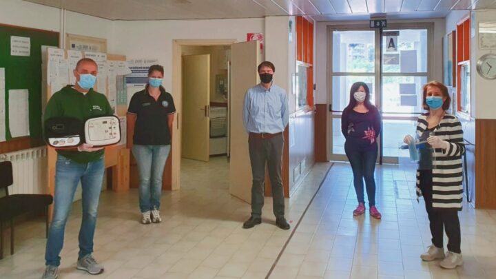 IL COVID NON FERMA IL PROGETTO “SCUOLE CARDIOPROTETTE”.  I PAGLIACCI E AMBULAIFE DONANO UN DEFIBRILLATORE ALLA MARCONI