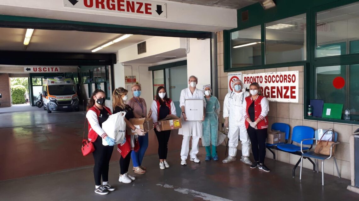 LE MAJORETTES CHE BALLANO PER AIUTARE GLI ALTRI DONANO ATTREZZATURE ALL’OSPEDALE DI TERNI