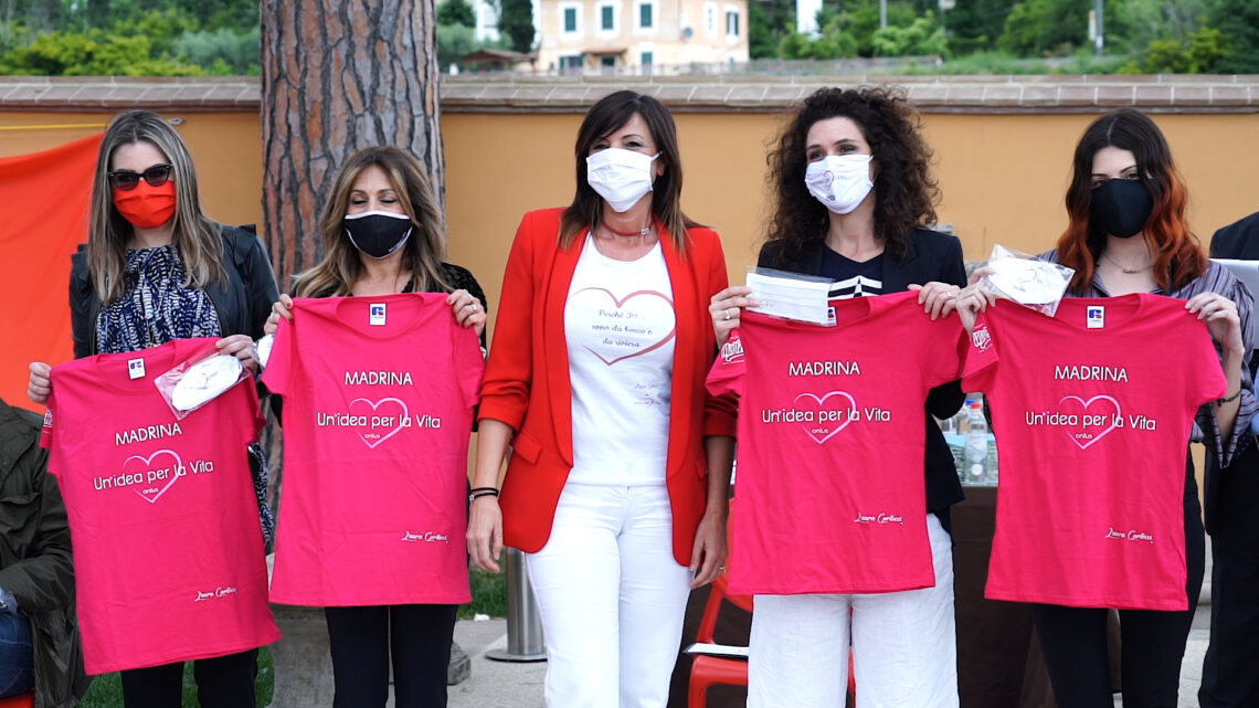 PERUGIA, CONSEGNATI ‘PASSAPORTI DEL CUORE’ E MASCHERINE AI MEDICI DI MEDICINA GENERALE