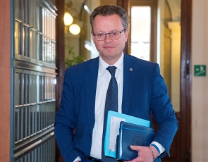 PSR 2014/20, ASSESSORE MORRONI FA IL PUNTO SULLO STATO DI AVANZAMENTO E ILLUSTRA INTERVENTI PER 36,4 MILIONI DI EURO PER RICALIBRARE, ALLA LUCE DELL’EMERGENZA PANDEMICA, IL PIANO FINANZIARIO DEL PROGRAMMA REGIONALE