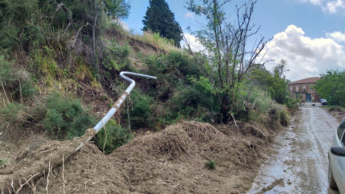 MALTEMPO, FRANA SULLA SISMANESE (AVIGLIANO UMBRO), SQUADRE PROVINCIA SUL POSTO, STRADA CHIUSA A TRAFFICO VEICOLARE