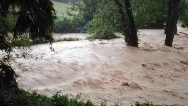 RISCHIO IDRAULICO DELLA CITTÀ DI FOLIGNO, DOPO L’APPROVAZIONE DEL PIANO DELLE OPERE NEI BACINI DEL FIUME TOPINO E DEL TORRENTE CHIONA, LA GIUNTA REGIONALE SI IMPEGNA A REPERIRE LE RISORSE AGGIUNTIVE NECESSARIE PER REALIZZARE IL PRIMO STRALCIO DEL SECONDO LOTTO