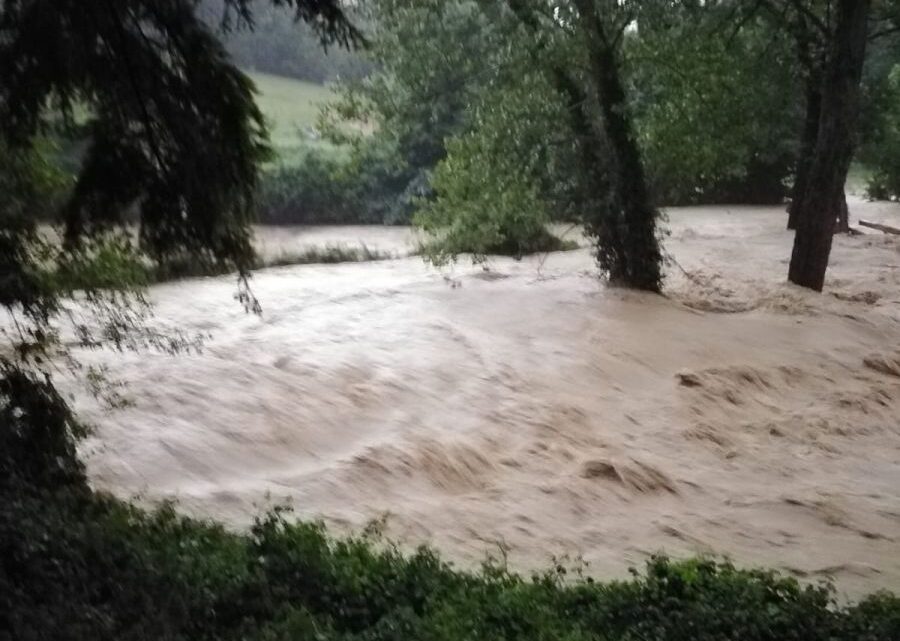 RISCHIO IDRAULICO DELLA CITTÀ DI FOLIGNO, DOPO L’APPROVAZIONE DEL PIANO DELLE OPERE NEI BACINI DEL FIUME TOPINO E DEL TORRENTE CHIONA, LA GIUNTA REGIONALE SI IMPEGNA A REPERIRE LE RISORSE AGGIUNTIVE NECESSARIE PER REALIZZARE IL PRIMO STRALCIO DEL SECONDO LOTTO