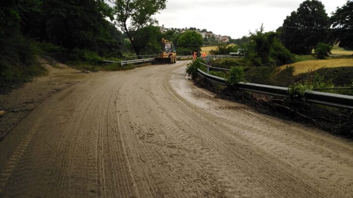 MALTEMPO, SQUADRE PROVINCIA IN AZIONE DA STANOTTE: SITUAZIONI DIFFICILI SULLE SP 38 E 91 NELL’AMERINO
