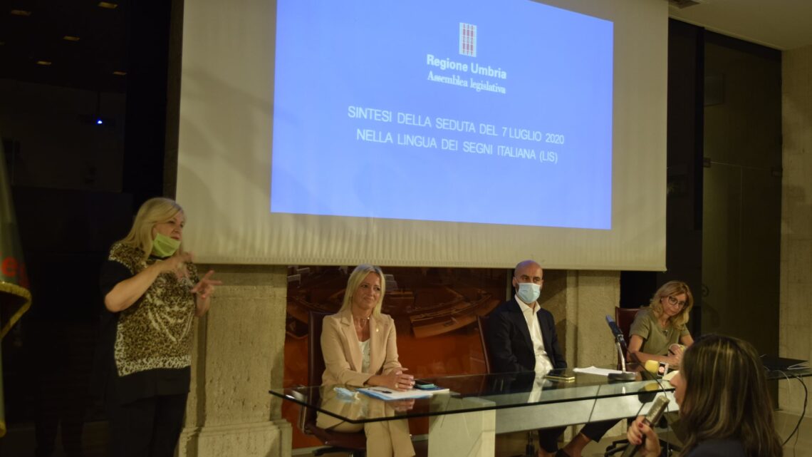 LINGUA DEI SEGNI: PRESENTATA A PALAZZO CESARONI CONVENZIONE ASSEMBLEA LEGISLATIVA-ENTE NAZIONALE SORDI. LA SODDISFAZIONE DEL PRESIDENTE SQUARTA