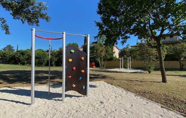  AREE VERDI PER GRANDI E PICCOLI:  DOPO I GIOCHINI INSTALLATE ATTREZZATURE  PER GLI ALLENAMENTI  ACCOLTA PETIZIONE DI 100 CITTADINI  SCATTANO I CONTROLLI  CONTRO I VANDALI