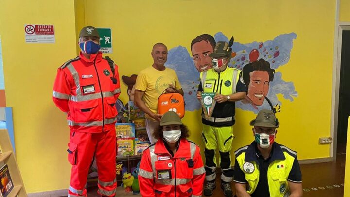 I PAGLIACCI DONANO UN DEFIBRILLATORE AL GRUPPO ALPINI DI TERNI