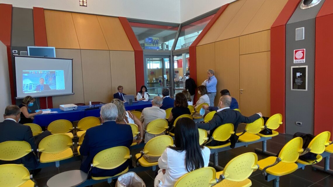 “L’AEROPORTO E’ DI ESTREMO INTERESSE PER ASSISI  IL COMUNE IN QUANTO SOCIO PRETENDE DI ESSERE INFORMATO  E SULLA SCUOLA DI VOLO DIFENDERA’ IL PAESAGGIO”