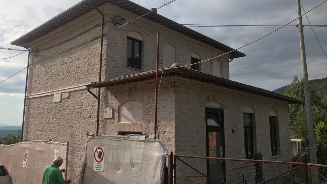 LAVORI NELL’EX SCUOLA DI ARMENZANO  PER OLTRE 500 MILA EURO:  DIVENTERA’ UN OSTELLO  E ANCHE UN CENTRO DI AGGREGAZIONE