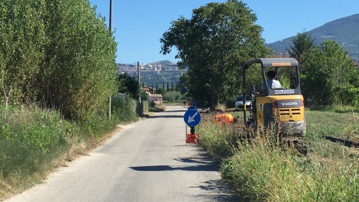 RIQUALIFICAZIONE PUBBLICA ILLUMINAZIONE:  PARTITI I LAVORI  PER 600 MILA EURO  AD ASSISI CENTRO E NELLE FRAZIONI  SI INIZIA CON 85 MILA EURO PER CASTELNUOVO
