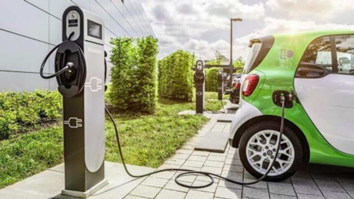 NARNI, COMUNE VARA PROGETTO MOBILITÀ ELETTRIFICATA, MORELLI: “SOSTITUZIONE MEZZI COMUNALI A MOTORE TERMICO E INSTALLAZIONE DI UNA COLONNINA OGNI MILLE ABITANTI PER AUTO PRIVATE”