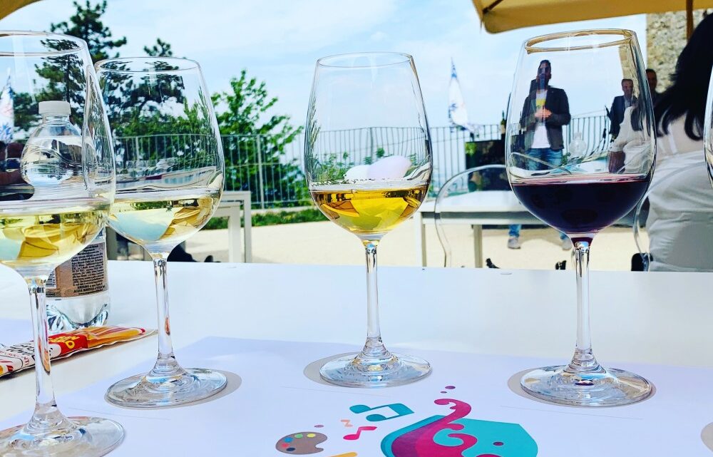 L’ENOTURISMO ITALIANO RIPARTE DA MONTEFALCO (PERUGIA)  SUCCESSO DI PUBBLICO E PARTECIPAZIONE   PER “ABBINAMENTI MONTEFALCO”,   L’EVENTO CHE CELEBRA IL MATRIMONIO PERFETTO   TRA VINO, CIBO, ARTE E MUSICA