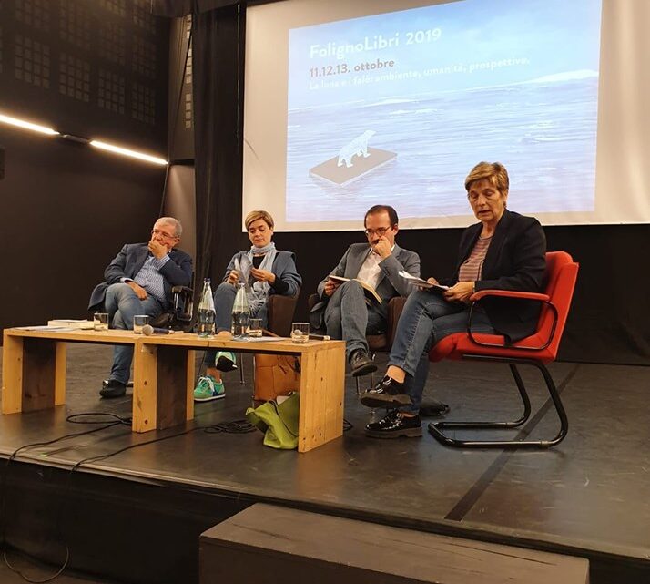 FOLIGNO LIBRI 2020: DISTANZIAMENTO, ISOLAMENTO, CAMBIAMENTO. ATTRAVERSO UNA 3 GIORNI DI INCONTRI,  SI APPROFONDIRÀ COME LA PANDEMIA DA COVID-19 HA CAMBIATO E CAMBIERÀ I NOSTRI GIORNI.