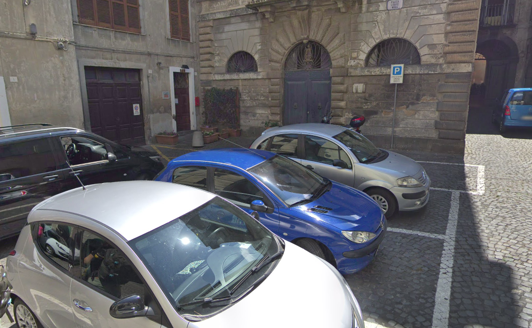 PIAZZA SIMONE MOSCA: DIVIETO DI SOSTA CON RIMOZIONE