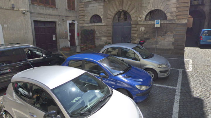 PIAZZA SIMONE MOSCA: DIVIETO DI SOSTA CON RIMOZIONE