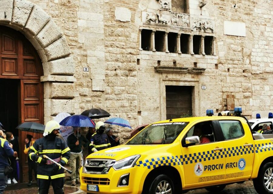 NARNI, PREMIATI CARABINIERI E VOLONTARI PROCIV-ARCI PER SVENTATO SUICIDIO E PRESENTATA COLONNA MOTORIZZATA PROTEZIONE CIVILE