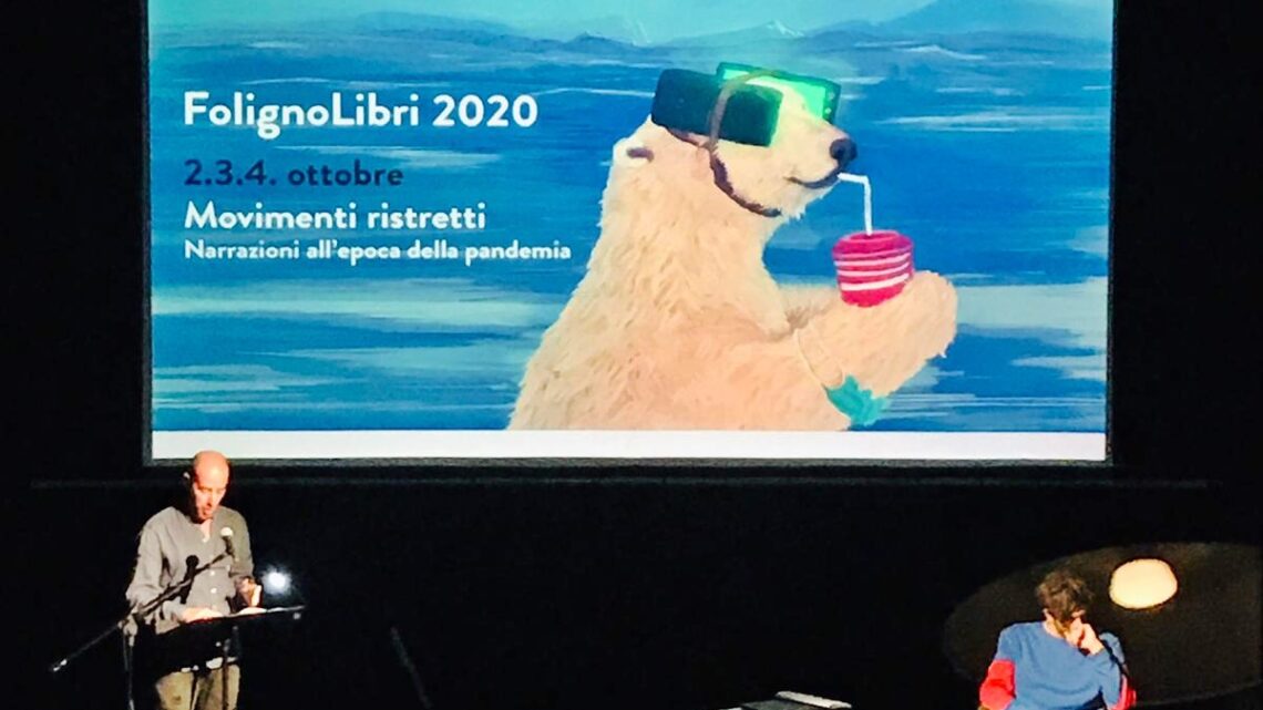 FOLIGNO LIBRI 2020 GRANDE PARTECIPAZIONE, RESPONSABILITÁ ED ENTUSIASMO: SI È CONCLUSA COSÌ LA SESTA EDIZIONE  DI FOLIGNO LIBRI CHE PER 3 GIORNI, AI TEMPI DELLA PANDEMIA, HA FATTO GRUPPO, CULTURA,  SORGERE DUBBI E CURIOSITÁ, E TUTTO ALL’INSEGNA DEL DIVERTIMENTO