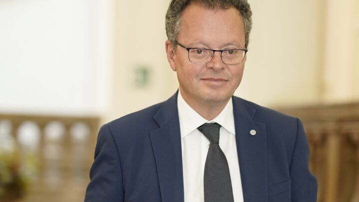 SETTORE ESTRATTIVO IN UMBRIA, ASSESSORE MORRONI: AGGIORNATA FOTOGRAFIA. SI CONFERMA IMPORTANTE COMPARTO ECONOMIA REGIONALE NONOSTANTE CRISI E CONTRAZIONE ATTIVITÀ PRODUZIONE MINERARIA. IL VADEMECUM SU SICUREZZA E SALUTE A SUPPORTO DI LAVORATORI E IMPRENDITORI