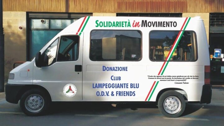 AMELIA,  ECCO IL PULMINO CHE ACCOMPAGNA A SCUOLA LUCREZIA  IN TANTI HANNO PARTECIPATO ALLA RACCOLTA FONDI DEI VOLONTARI DEI “CUORI BLU” 