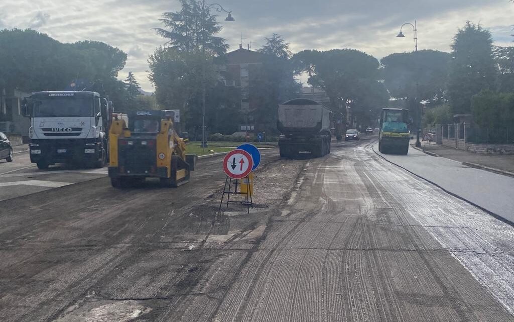 LAVORI DI ASFALTATURA IN VIA LOS ANGELES  DA LUNEDì PROSSIMO SENSO UNICO ALTERNATO