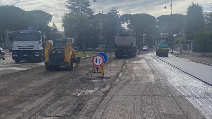 LAVORI DI ASFALTATURA IN VIA LOS ANGELES  DA LUNEDì PROSSIMO SENSO UNICO ALTERNATO