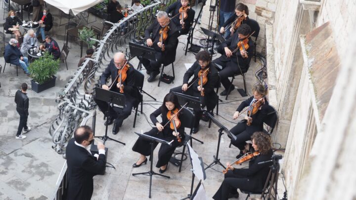 PERUGIA “RISUONAITALIA”, DALLA TERRAZZA DI PALAZZO BALDESCHI LE NOTE DELL’INNO ALLA GIOIA IN SIMULTANEA CON ALTRE 50 PIAZZE D’ITALIA