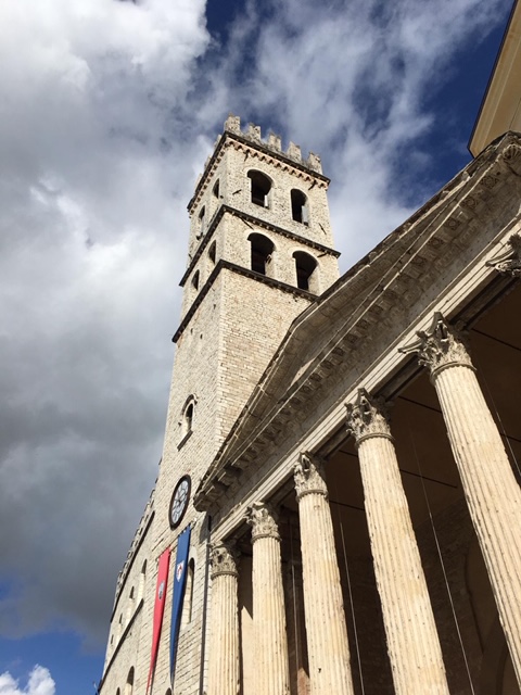 LA TORRE CIVICA SI COLORA DI ROSA  PER LA CAMPAGNA DI SENSIBILIZZAZIONE  CONTRO IL TUMORE AL SENO