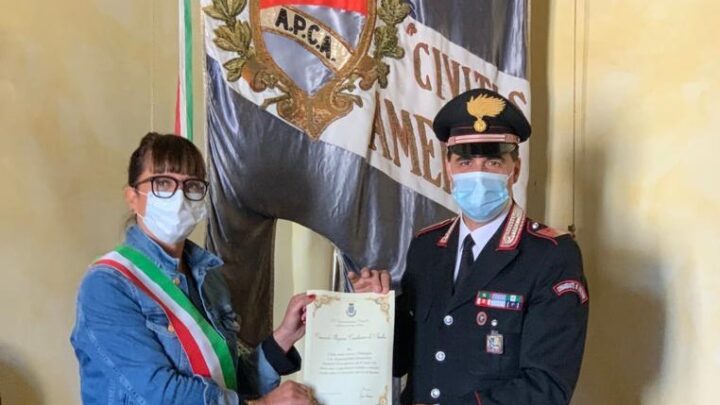 AMELIA, SINDACO PERNAZZA CONSEGNA ENCOMIO A CARABINIERI PER IMPEGNO DURANTE LOCKDOWN