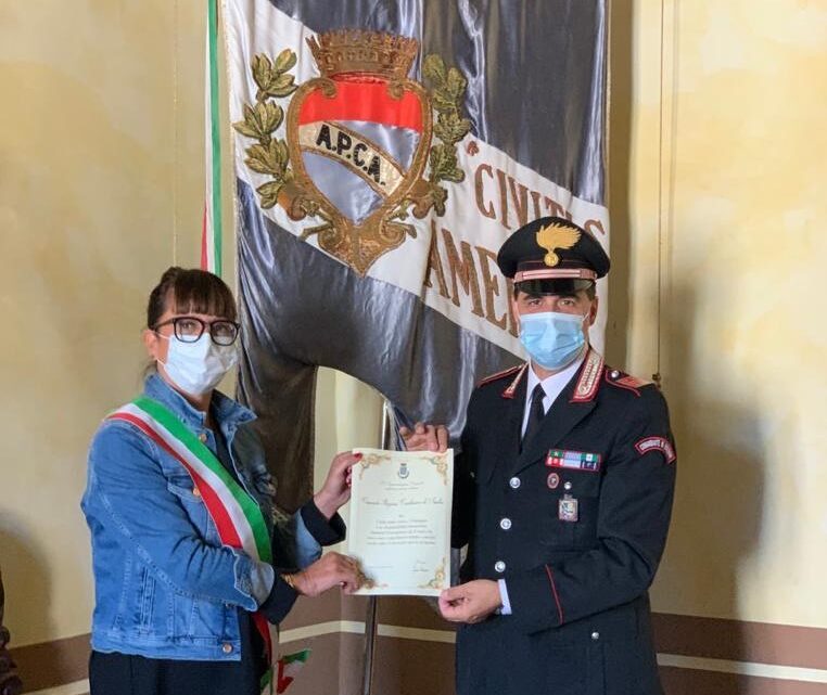 AMELIA, SINDACO PERNAZZA CONSEGNA ENCOMIO A CARABINIERI PER IMPEGNO DURANTE LOCKDOWN