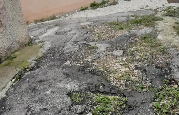 AMELIA, COMUNE SISTEMA STRADE CENTRO STORICO, PROIETTI SCORSONI: “POCHE RISORSE, IMPOSSIBILE RIFARLE IN PIETRA”