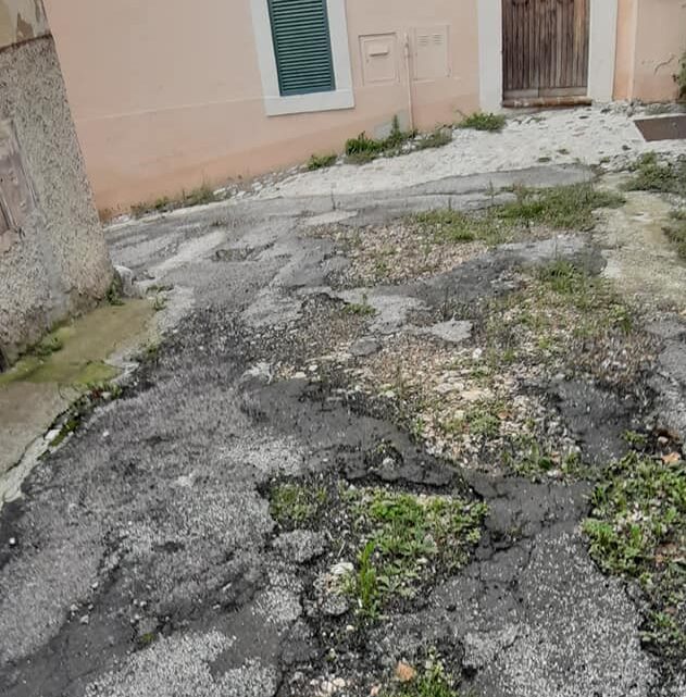 AMELIA, COMUNE SISTEMA STRADE CENTRO STORICO, PROIETTI SCORSONI: “POCHE RISORSE, IMPOSSIBILE RIFARLE IN PIETRA”