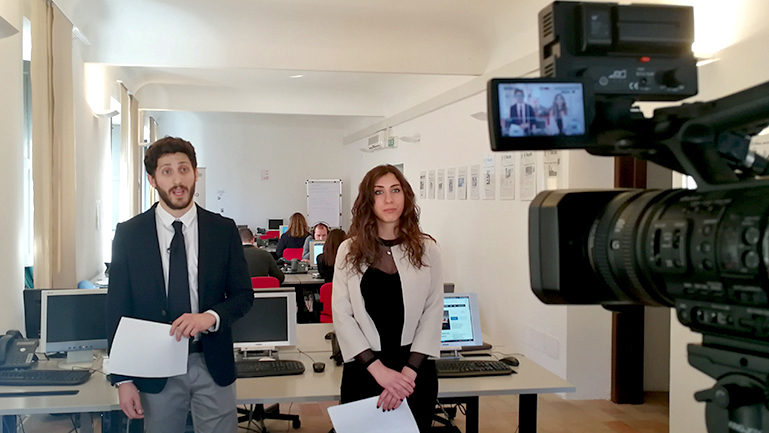 MEDIA. RICERCA UNIVERSITÀ URBINO, COVID RIDISEGNA FRUIZIONE MEDIA: BENE TV LOCALI, ALL NEWS E SITI ISTITUZIONALI. SOFFRONO RADIO E SOCIAL VETTORI FAKE NEWS