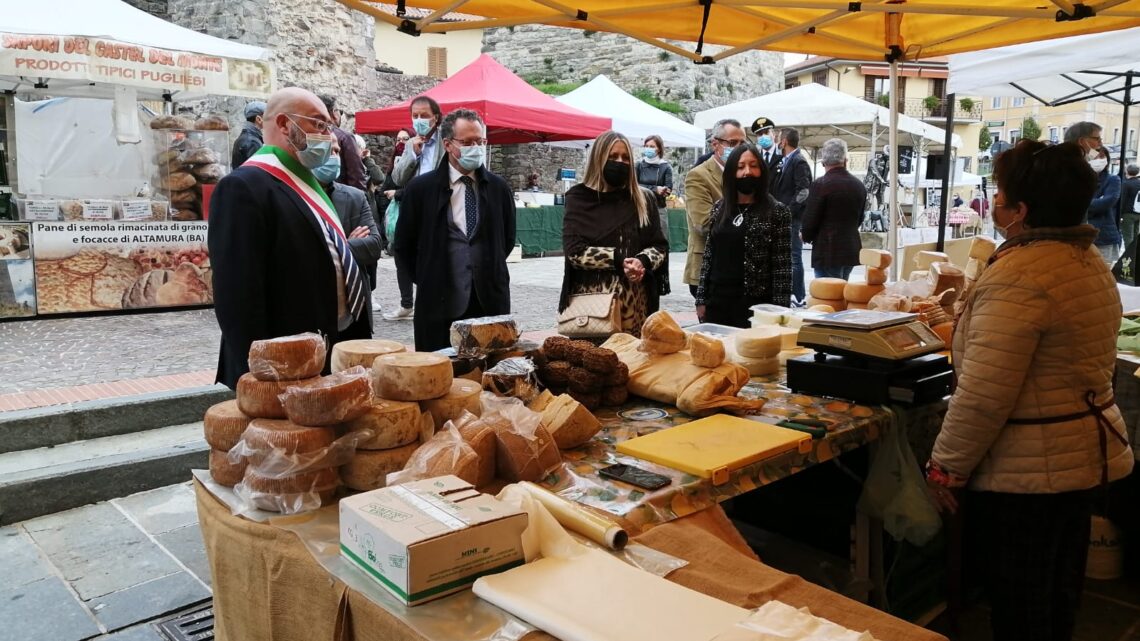 A PIETRALUNGA È NEL VIVO LA MOSTRA MERCATO DEL TARTUFO E DELLA PATATA BIANCA
