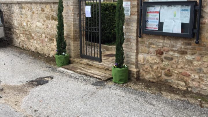 LE MISURE DI SICUREZZA PER LE VISITE  AI CIMITERI COMUNALI  IL PUNTO SUI LAVORI ESEGUITI,  PARTITA LA SOSTITUZIONE DELLE LUCI VOTIVE  IL VICE SINDACO STOPPINI: “CURARE I LUOGHI  DOVE RIPOSANO I NOSTRI CARI  E’ SEGNO DI RISPETTO E CIVILTA’”