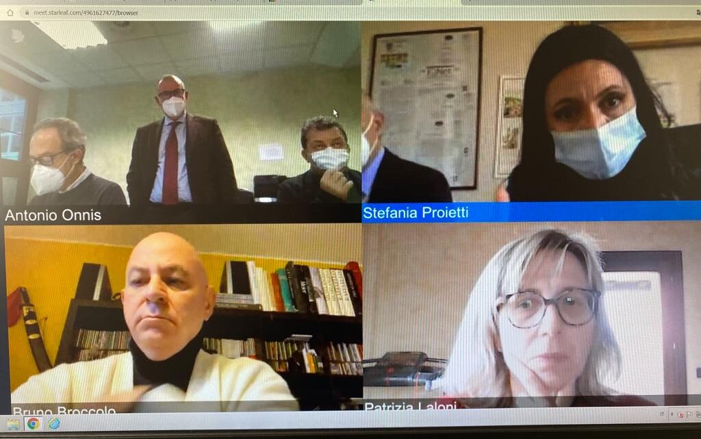 COVID, PIU’ GUARITI RISPETTO AI POSITIVI  SALGONO A UNDICI  LE VITTIME  INVIATE QUASI 60 MILA MASCHERINE AGLI ULTRA 65 ENNI  IL PUNTO DELLA PANDEMIA IN UNA VIDECONFERENZA  CON I VERTICI DELLA SANITA’ REGIONALE