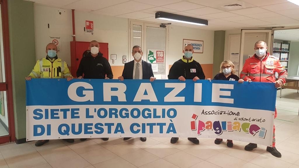 “SIETE L’ORGOGLIO DI QUESTA CITTÀ”. L’OMAGGIO DELL’ASSOCIAZIONE ‘I PAGLIACCI’ DI TERNI AGLI OPERATORI DEL 118 E DELLA USL UMBRIA 2