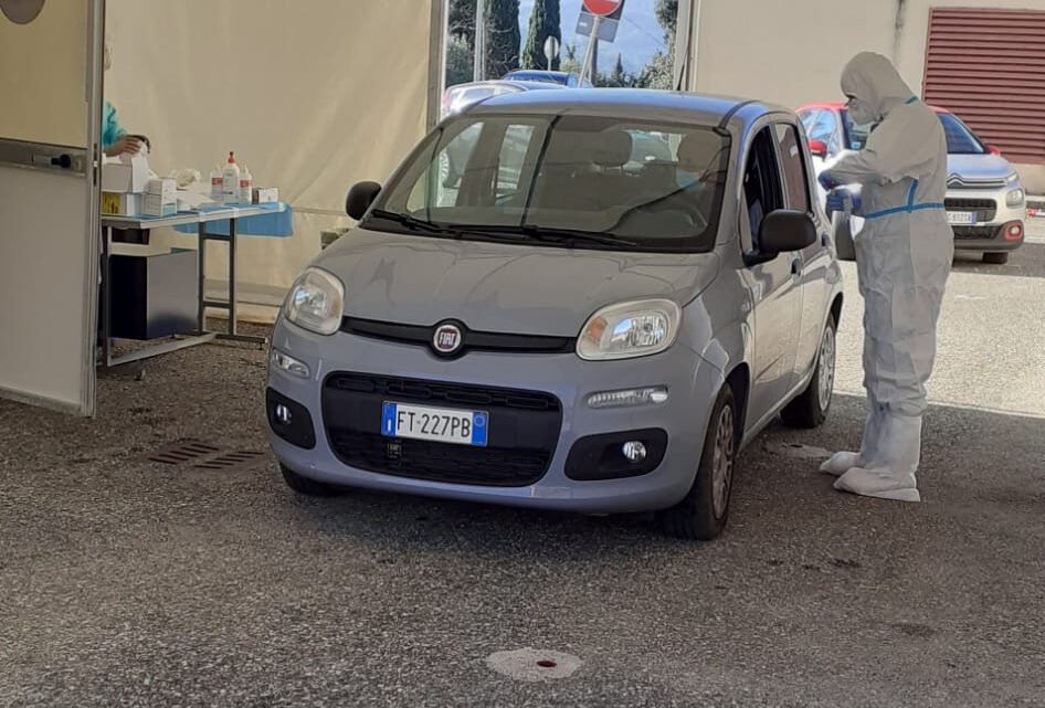 PRESSO AREA ANTISTANTE OSPEDALE “SANTA MARIA DELLA STELLA” DI ORVIETO NUOVA POSTAZIONE “DRIVE THROUGH” PER TAMPONI RINOFARINGEI A SERVIZIO UTENTI COMPRENSORIO