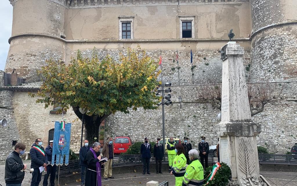 ALVIANO, FESTA FORZE ARMATE: CASTELLO BARTOLOMEO CON LUCI TRICOLORE E POESIA UNGARETTI