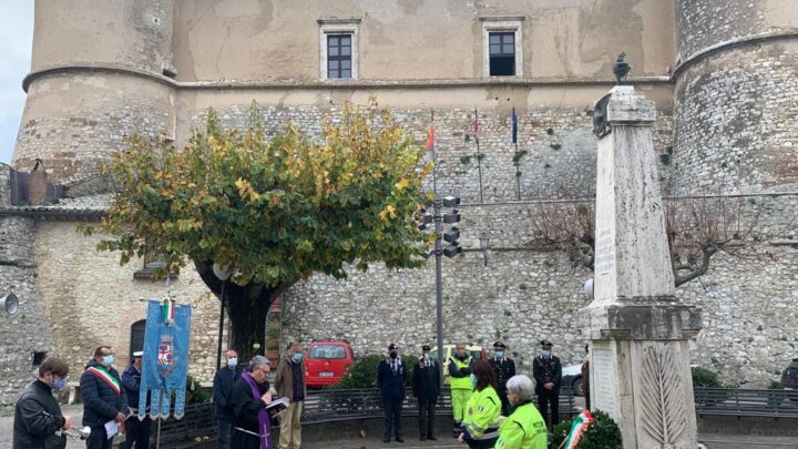 ALVIANO, FESTA FORZE ARMATE: CASTELLO BARTOLOMEO CON LUCI TRICOLORE E POESIA UNGARETTI