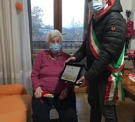 SAN VENANZO, GIACOMINA CROCIONI COMPIE 100 ANNI, SINDACO MARINELLI FORMULA AUGURI