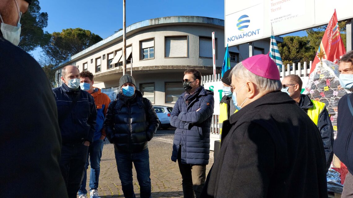 IL VESCOVO PIEMONTESE INCONTRA I LAVORATORI DELLA TREOFAN 