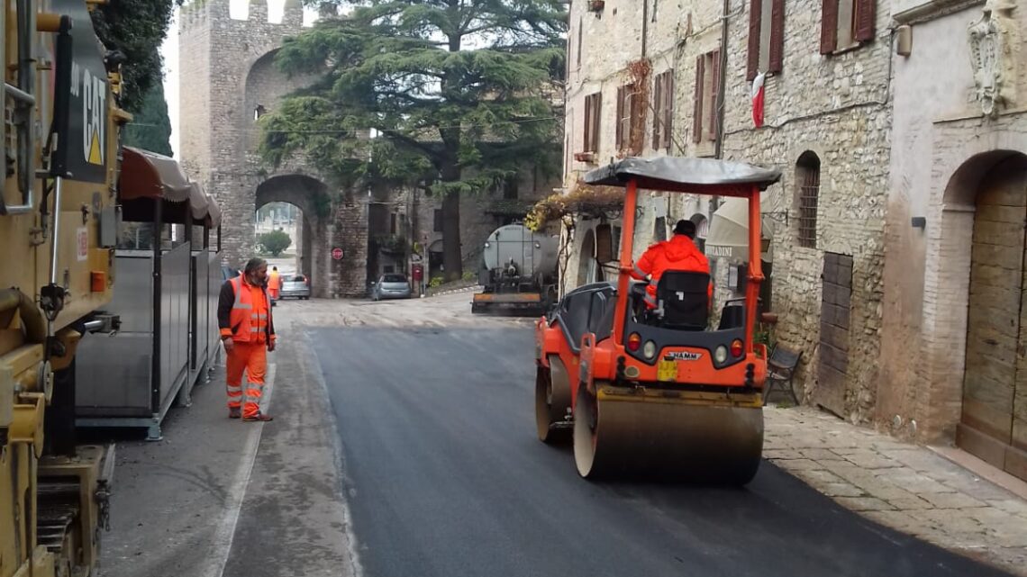 LAVORI DI ASFALTATURA A SAN PIETRO