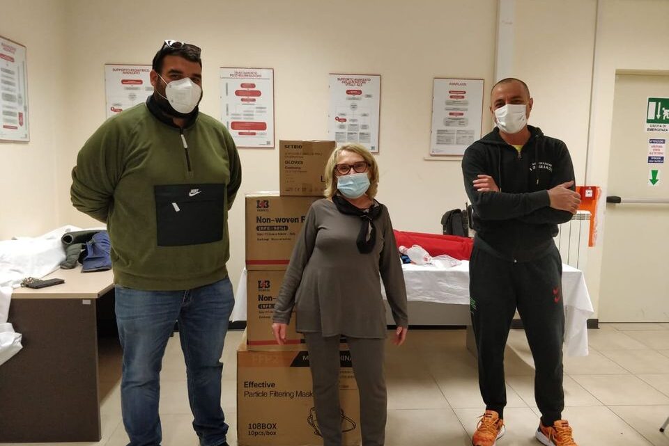 MASCHERINE E DISPOSITIVI AGLI OPERATORI DEL 118  LA DONAZIONE DE I PAGLIACCI 