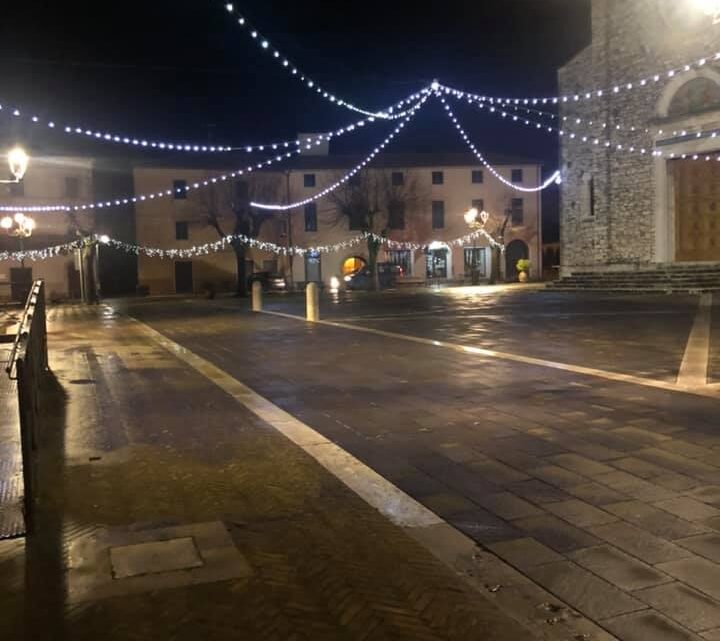GUARDEA, LUMINARIE ACCESE, PRESEPI E BABBO NATALE PER BAMBINI CONFERMATI MA CON NORME ANTI COVID