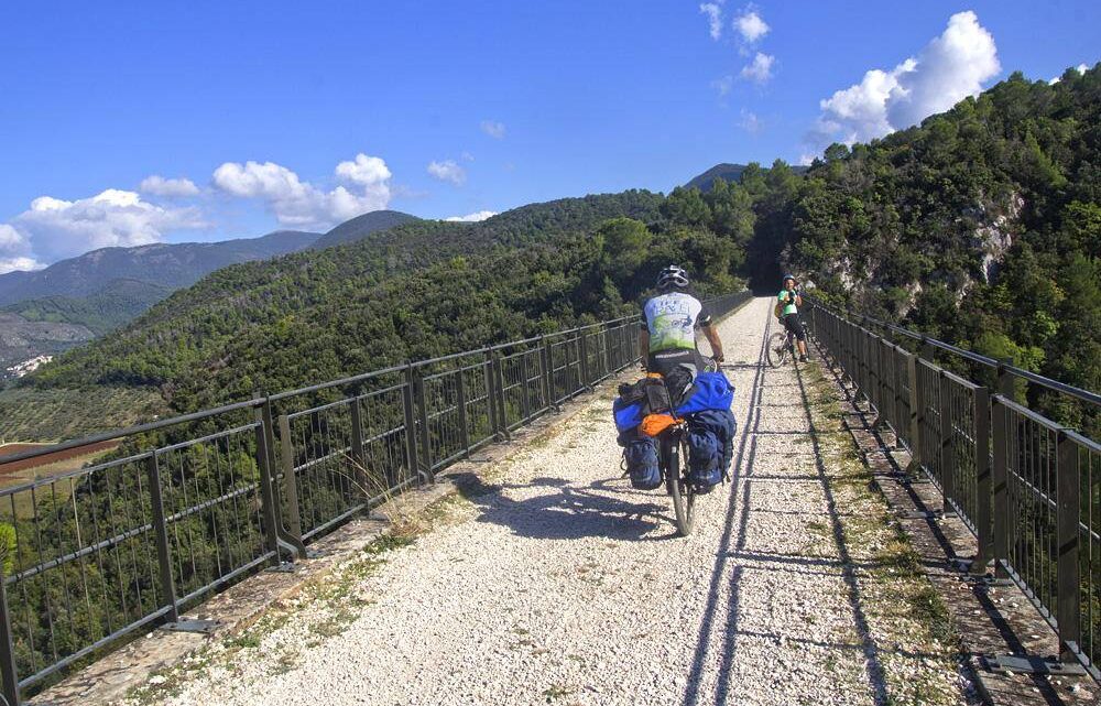 CICLOVIA NAZIONALE MONTE ARGENTARIO-CIVITANOVA MARCHE, CONCLUSO ED INVIATO AL MIMS IL PROGETTO DI FATTIBILITÀ TECNICA E ECONOMICA DEL TRATTO UMBRO. RISULTATO IMPORTANTE CHE REIMMETTE L’UMBRIA NEL CIRCUITO DELLE CICLABILI TURISTICHE NAZIONALI  