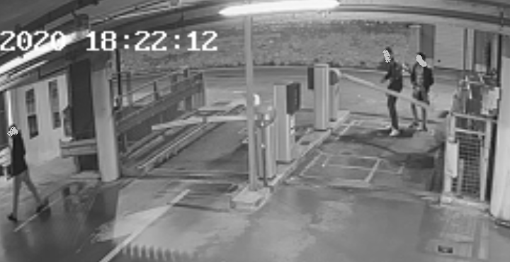 TRE GIOVANI RISPONDERANNO DI DANNEGGIAMENTO DI COSA PUBBLICA PER AVER DIVELTO LA SBARRA DI ACCESSO AL PARCHEGGIO COMUNALE DI VIA ROMA